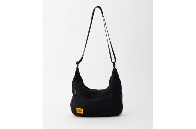 KT_3259272126_AIRY CURVE SHOULDER_Black_2.jpg